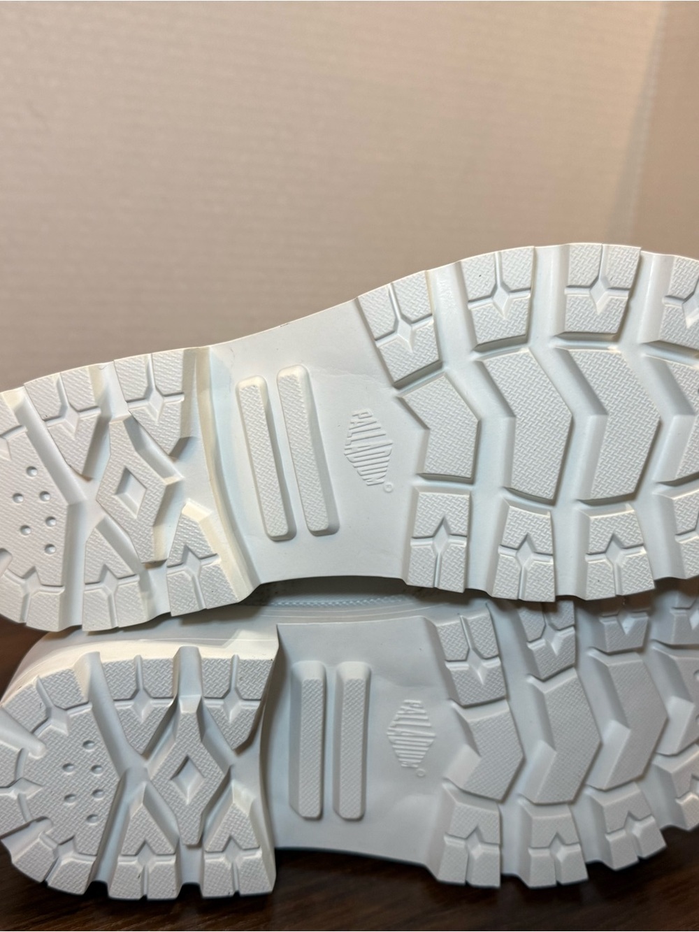 Palladium White Canvas Lace-Up Women's Lug Boots- comfort insoles! - Picture 2 of 10